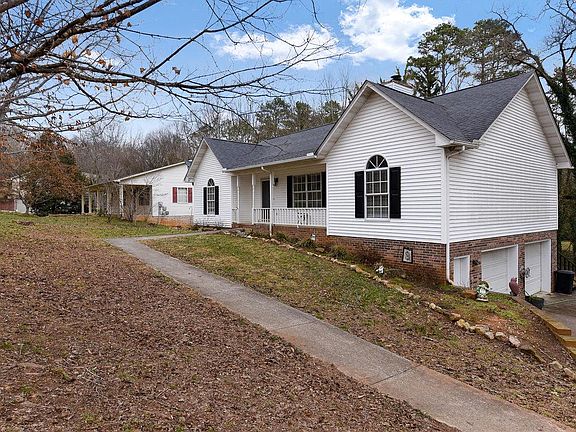 3rd image of 3196 Fairoaks Dr