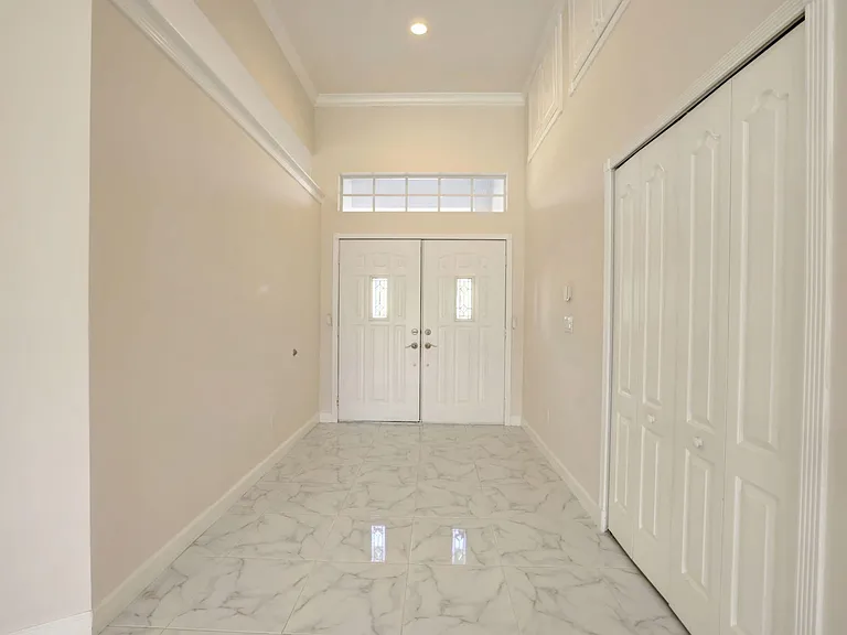 8028 Plantation Lakes Dr — Photo 3