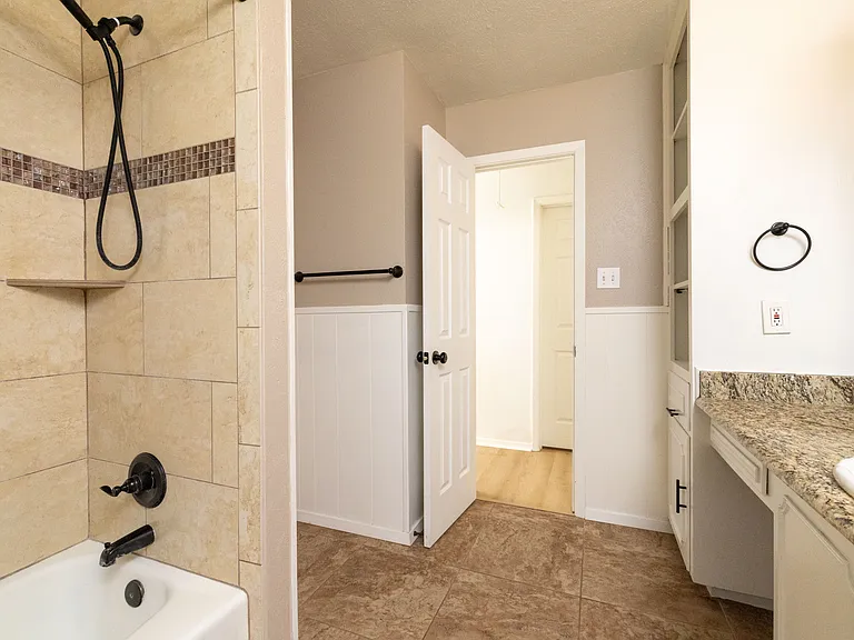2212 Ridge Ln — Photo 11