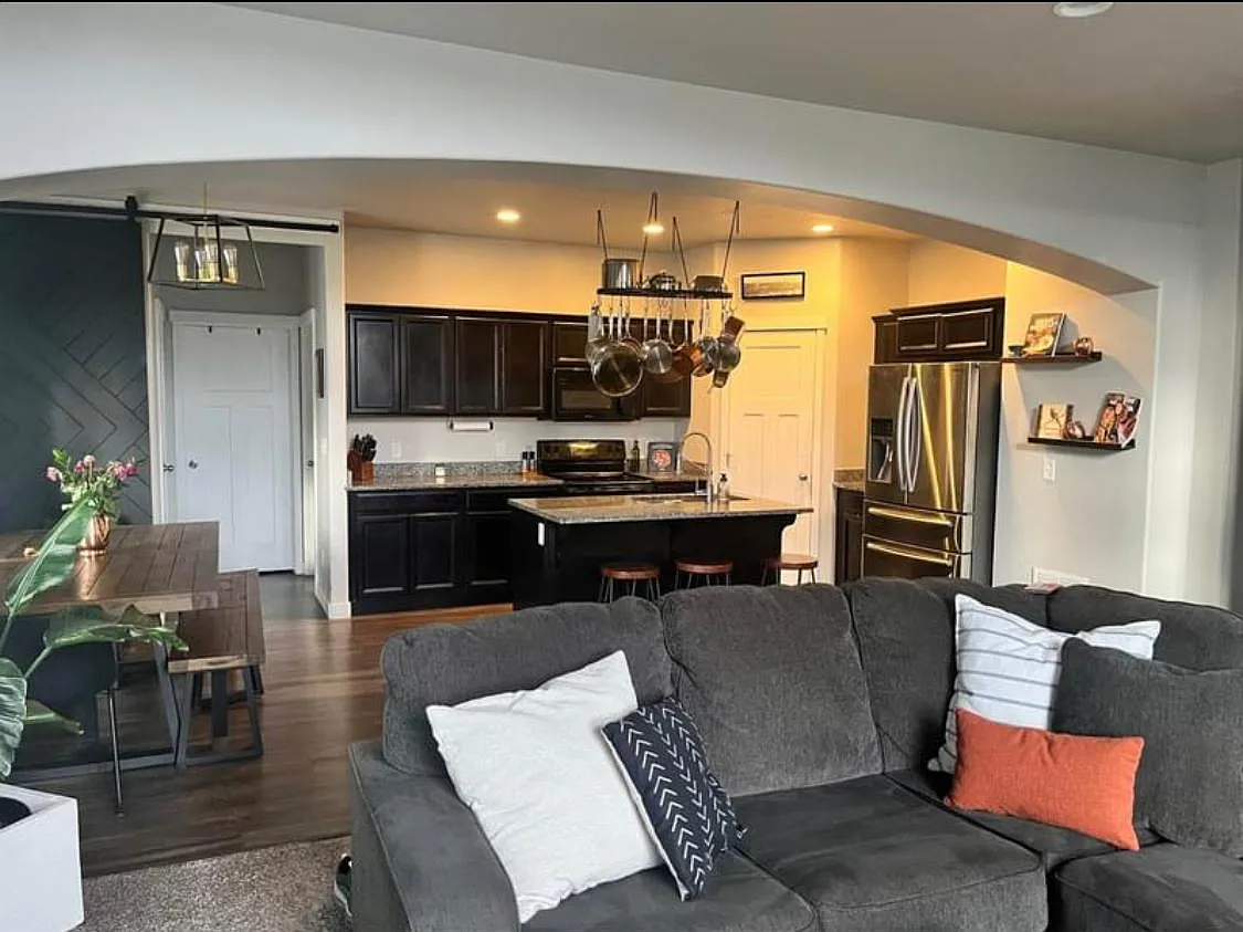 321 N 680 E — Photo 3