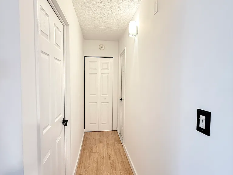560 Halstead Ave #3J — Photo 8