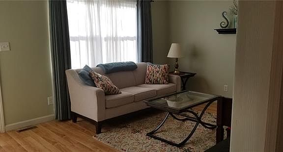 3rd image of 1702 Oakmont Dr