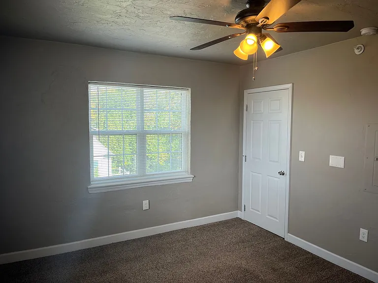 Elm Terrace Apartments — Photo 19