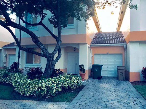 6651 Hidden Cove Dr, Davie, FL 33314