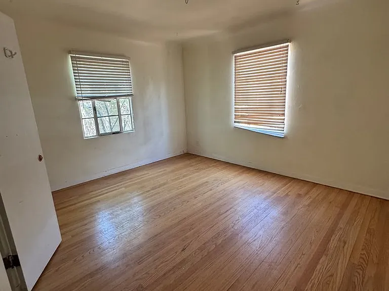 603 Dartmouth Dr NE — Photo 3