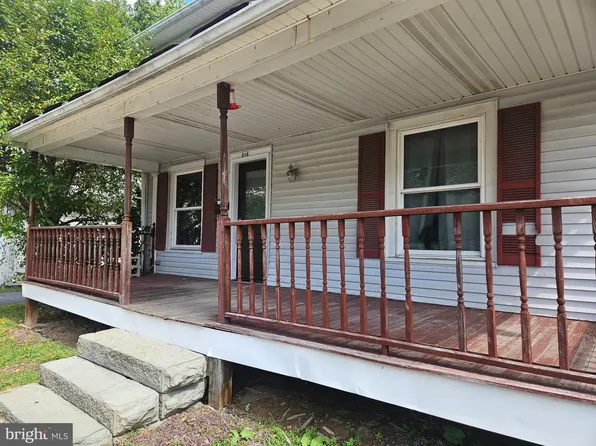 218 Calvert St, Jersey Shore, PA 17740