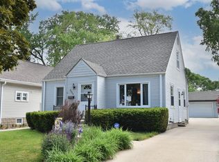 2064 S 97th St, West Allis, WI 53227
