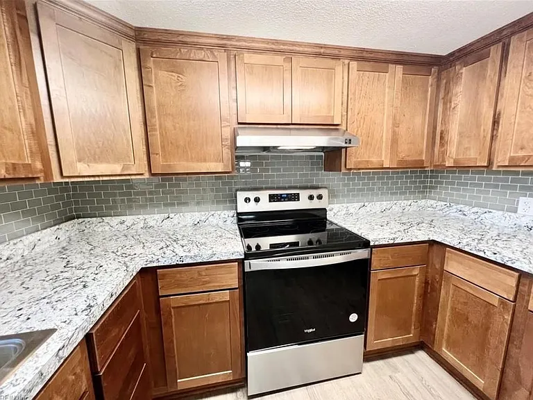 6505 Harvey Ct — Photo 4