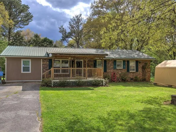 215 Parkway Dr SW, Adairsville, GA 30103