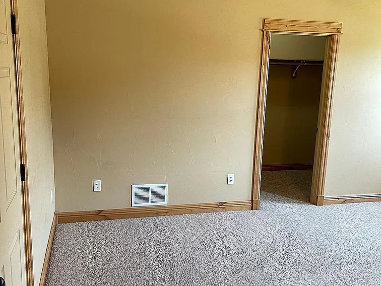 905 Saxon Way #D — Photo 4