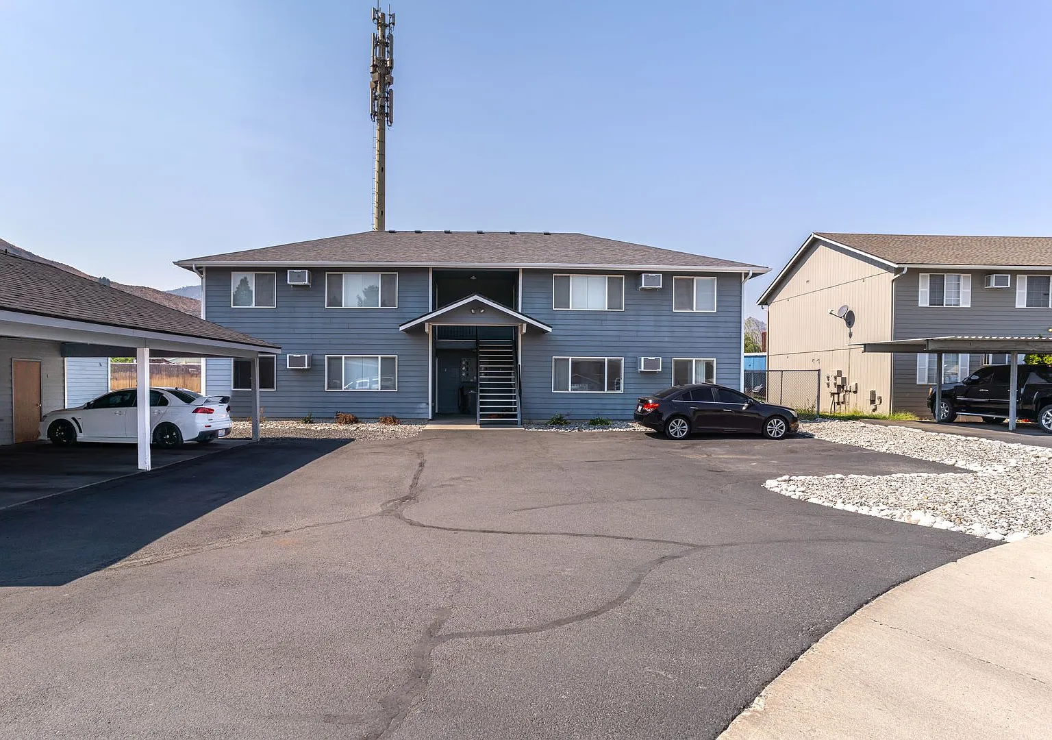 Fourplex — Photo 1