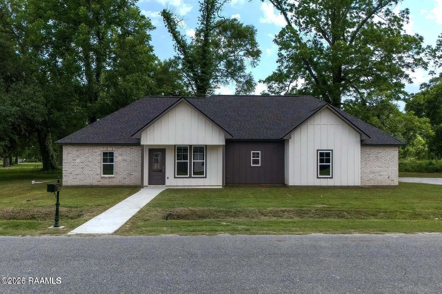 4 bed, 1736 sqft, $2,300 — Photo 1