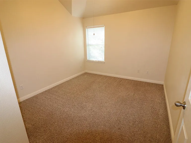 806 Zappa Dr — Photo 9