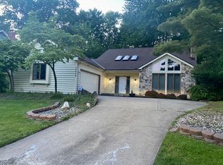 24046 Stonehedge Dr, Westlake, OH