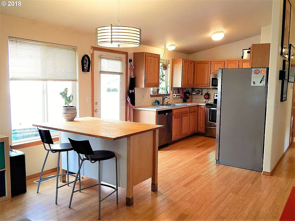 3 bed, 1146 sqft, $2,700 — Photo 3