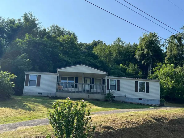 105 Cedar Ln, Pulaski, VA 24301