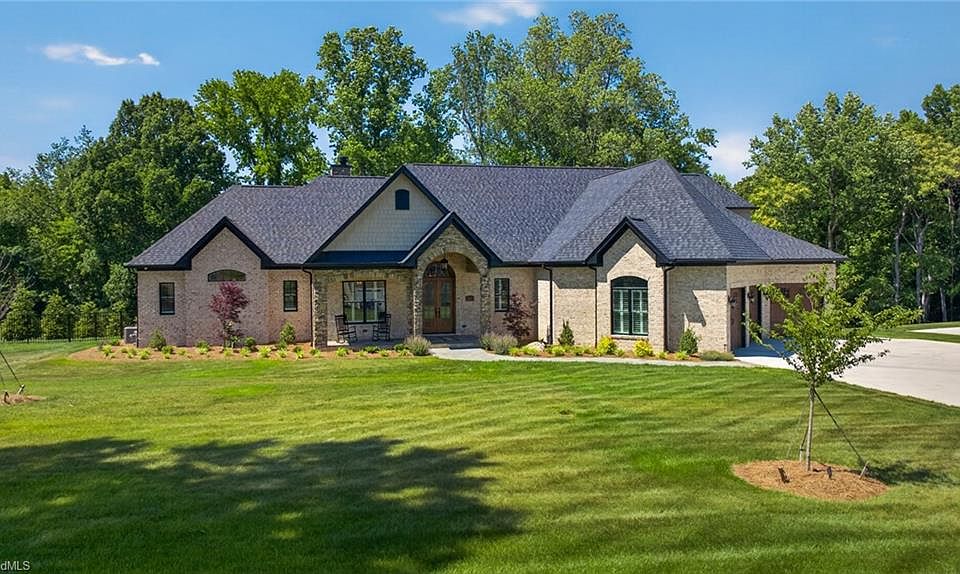 1st image of 7955 Valley View Dr