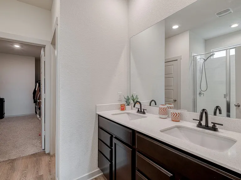 14005 McArthur Dr — Photo 16
