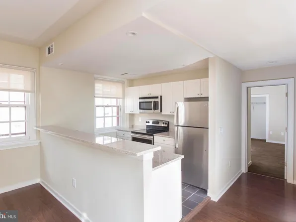 532 Spruce St APT 4, Philadelphia, PA 19106