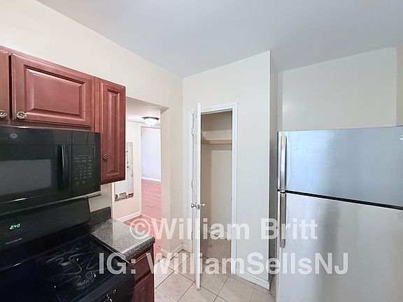 4th image of 93-95 Fairview Ave #G3