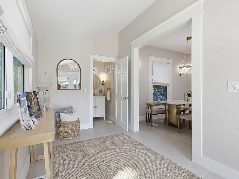 1611 Hyde Park St — Photo 32