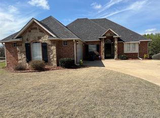 1313 Lakehurst Dr, Ada, OK 74820