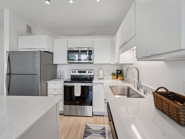 107 13th Ave NE #410