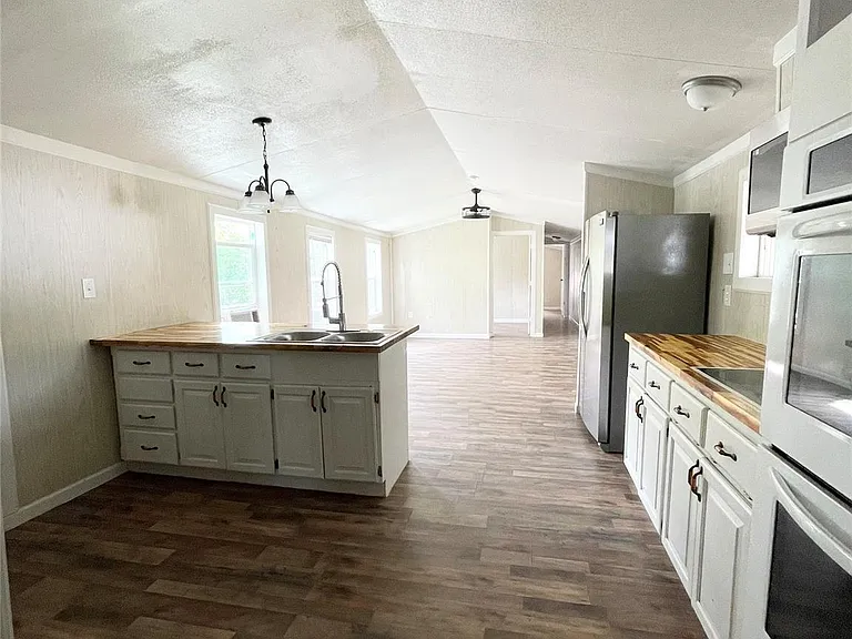 433 Capricorn Dr — Photo 15