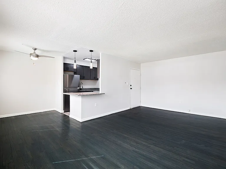 Coventry Mayfield Apartments — Photo 9