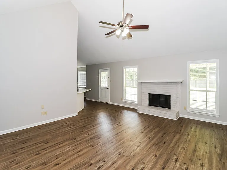 6752 Oakmoor Cir S — Photo 5