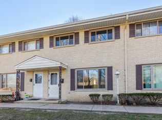 604 W Central Rd, Arlington Heights, IL 60005
