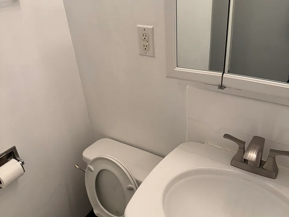112 N Mar Vista Ave #8