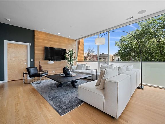 5th image of 2154 W Division St APT 301