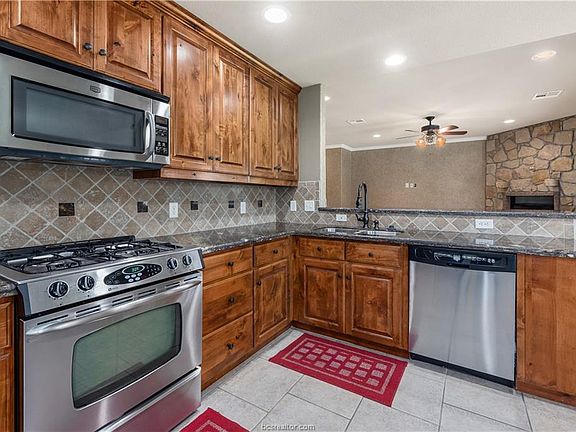 5th image of 8420 Justin Ave