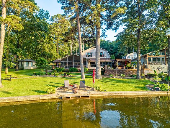 3rd image of 680 Arkridge Cir