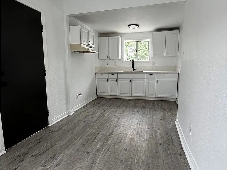 304 W Cedar St — Photo 8