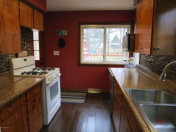 3rd image of 14096 Pine Lake Ave