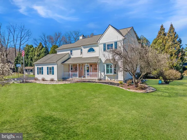 8 Fox Farm Ln, Downingtown, PA 19335