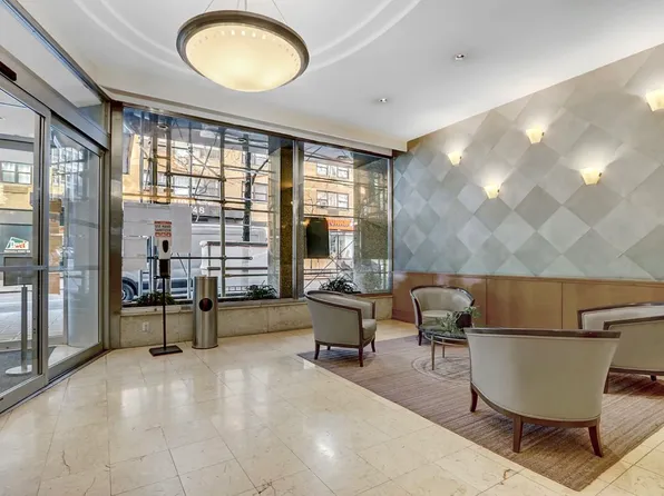 301 East 48th Street image 16 of 20