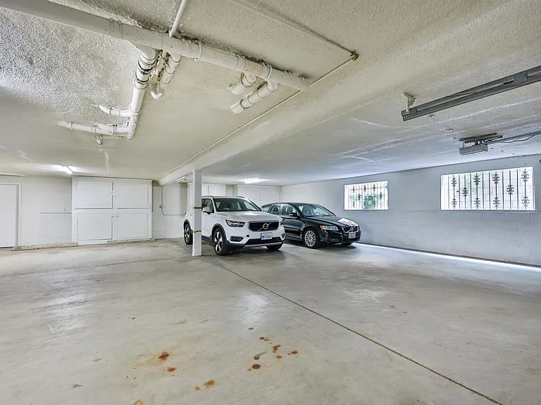 1524 Ynez Pl — Photo 32
