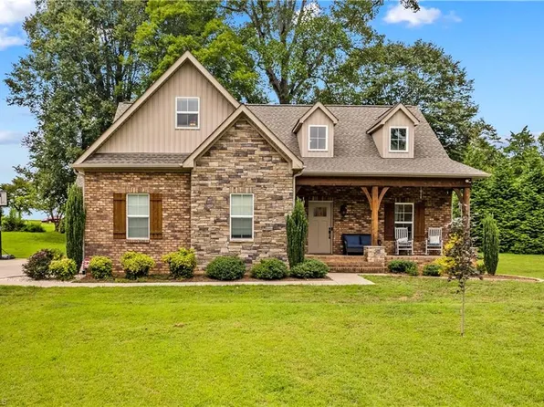 178 Nellwood Ct, Mocksville, NC 27028