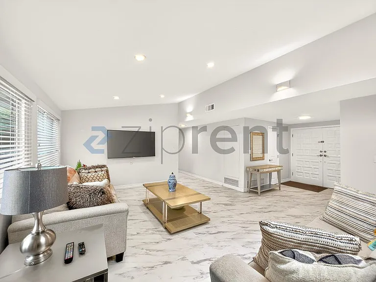 20520 Rhoda St #1 — Photo 22