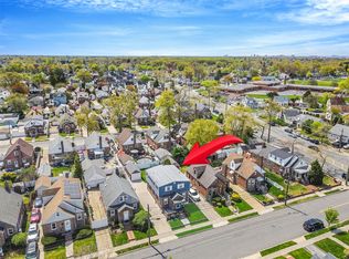 206 Ridge Ave, Valley Stream, NY 11581