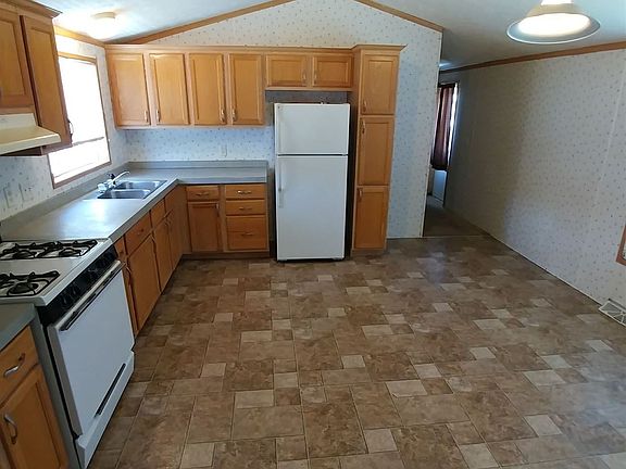 3rd image of 116 Jamestown Ave