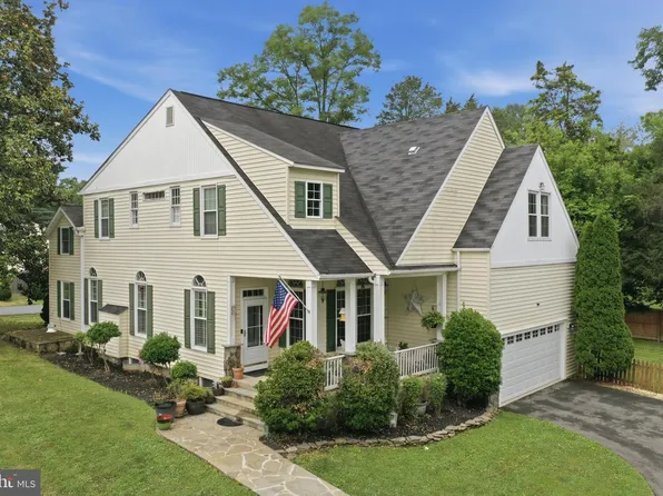 232 Maryland Ave, Hamilton, VA 20158
