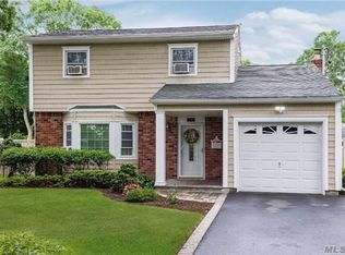 16 Bay Shore Rd, West Islip, NY 11795