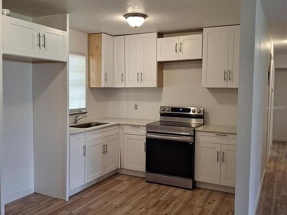 4th image of 444 SUNNYVIEW CIRCLE