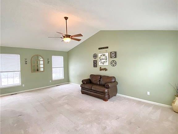 3rd image of 5177 Stonehurst Dr