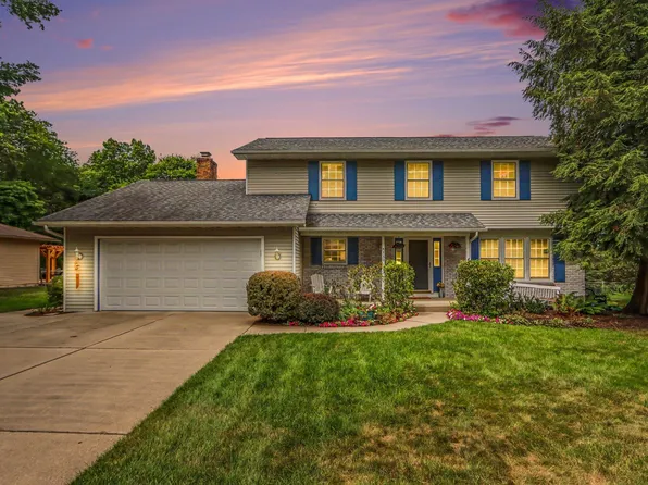 8330 Valleywood Ln, Portage, MI 49024