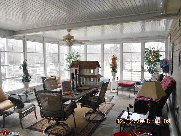 3rd image of 341 Sunset Dr